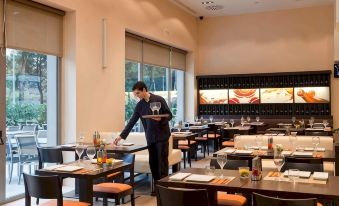 Ibis Barcelona Mollet - Housity