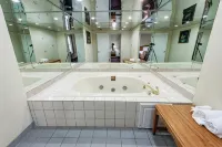 Pigeon Forge Parkway Inn - ที่มีอ่างอาบน้ำ