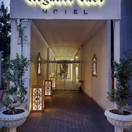 Elegance East Hotel