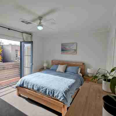 Executive Townhouse Near Heart of Adelaide City Rooms
