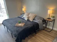 Sunset Studio, Amazing River Views, HOT TUB! New Listing!