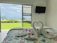 Amazing Hilltop Beach House - Ocean & Mountain Views! Hotels in 