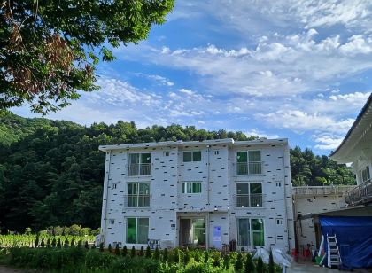 Gwangju Pension & Nam Hansanseong Art Hall Pension