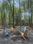 Cozy Modern Chalet, Family Friendly, Fire Pit! 5 minutes from beaches and pools