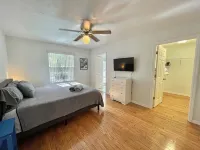 Charming 3-bedroom house with Private Pool and HOT TUB in lovely Gainesville - 4-Sterne