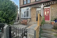 4 Bed End Terrace - Sleeps 7 - WiFi