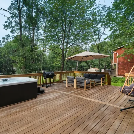 Cozy Pocono Chalet  Hot Tub, Fireplace, Near Ski Resorts & Lake Access
