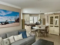 Exclusive apartment with garden and fireplace near the beach