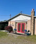 “LaLa’s Place”Cozy, conveniently located country cottage, pets, carport,fire pit - Kuntosalit