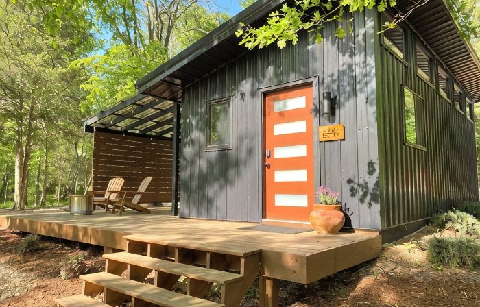 The Betty - Elk River Front Tiny Cabin in Noel, MO