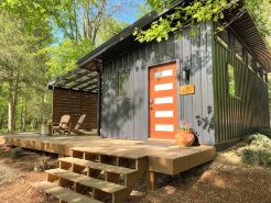 The Betty - Elk River Front Tiny Cabin in Noel, MO
