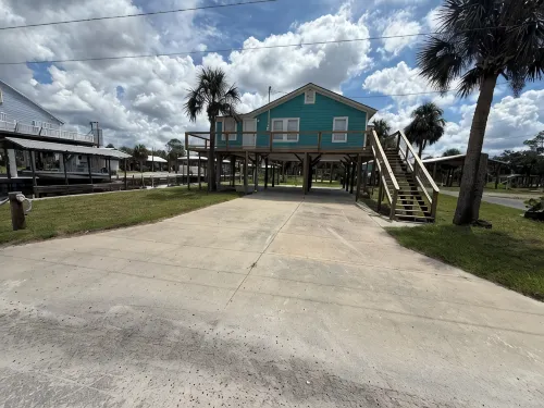 Tranquil 3-bedroom house on Canal in Horseshoe Beach. - Homestays