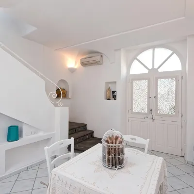 Fantasy House Suites Hotels near Chiaia Beach