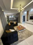 Charming 3-bedroom building with AC and WiFi in welcoming ACP Kwabenya Estate - บังกะโล