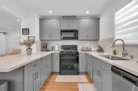 Glendora Route 66 Home Newly Renovated Spacious 4-bedroom with 6 bathrooms