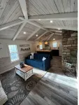 River Rock Cabin - Near Spring River and Main St