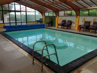 Marineland Motel - parking