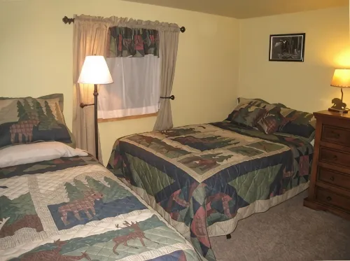 Cozy Cabin Just Minutes from Yellowstone. Book Now for Your Summer Stay!
