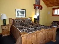 Tahoe Ski Lodge  WiFi, hot-tub sleeps 12