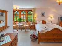 Landhotel Gut Wildberg Mit Badeteich Und großem Garten Hotels near Cossebaude