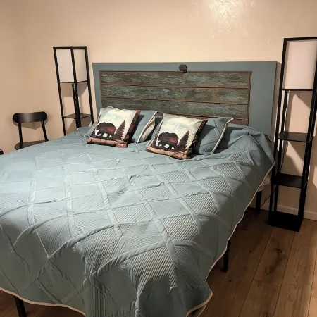 Escape to a world of Komfort in our Kozy 2 Bedroom 1 Bathroom Kabin