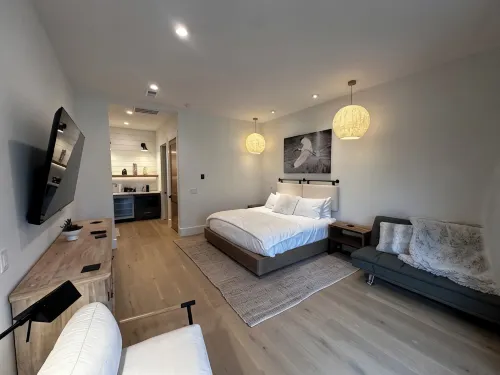 Ibis Cottage Suite 3717-B- part of Eden at Gracefield Event Venue - Homestays