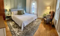 Stumble-In Guest House- Downtown Location