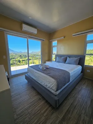 Volcano & Lake View home with swimming Pool- 4 bds, sleeps 11 people - Wifi