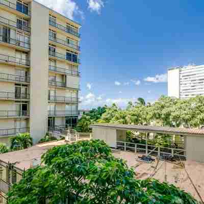 A One Bedroom Gem at the Diamond Head Beach Hotel - Queen Suite 602 Sleeps 4 Others