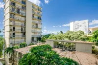 A One Bedroom Gem at the Diamond Head Beach Hotel - Queen Suite 602 Sleeps 4 Hotels in Diamond Head