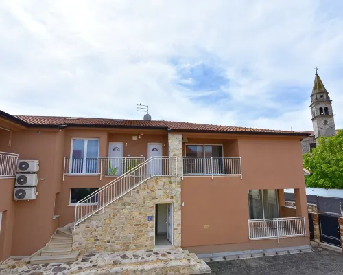 Apartment NOA1 Poreč-Tar with swimming pool, balcony, games room, Wi-Fi, barbeque Hotels in Tar