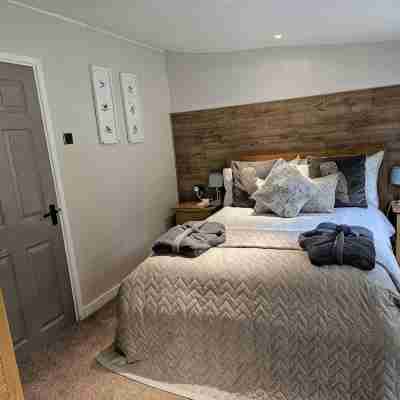 Rowan Tree Lodge with Hot Tub, a beautiful Woodland Retreat in Shropshire Rooms