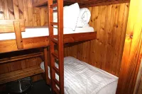 高處湖景小屋，提供WiFi，配備電加熱熱水浴缸，並享山景 - 民宿