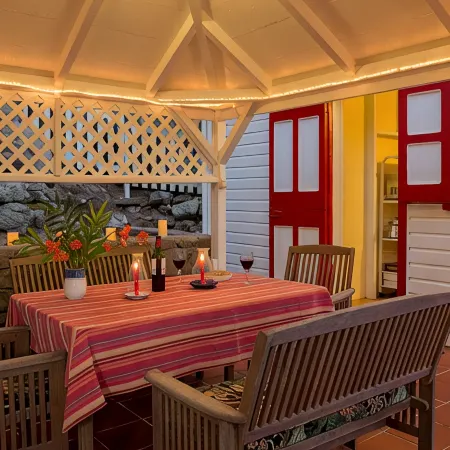 Flamboyant Cottage - Spectacular View & Pool