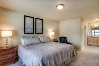 Lake Chelan Waterfront Resort Home- Pool, Boat -STR-0290 - 수영장