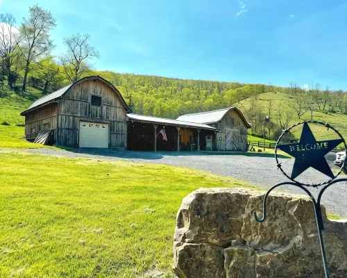 Charming cabin in Appalachian mountains of Cabins, WV with full amenities Hotels in Grant County