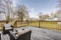 Grand Park, Westfield, Space For Entire Team, Sleeps 30 comfortably. Unit B - Homestays