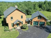 Adirondacks Getaway - Hiking Trails - Sauna - 5-Min from Lake - Pet-Friendly フルトンのホテル