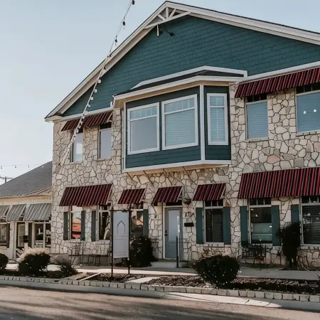 GrueneGusthaus #4|Private Condo+ Golf Cart Rentals