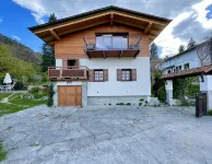 BELLAGIO LES ETOILES villa with garden, hot tube, lake view, bbq, private parking - บังกะโล