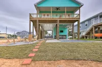 Bay St Louis Water Front Home w/ Private Pool + Boat Dock - 3-Star