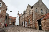 6 the Maltings, Stunning 1st Floor Apartment in Fishing Village Crail.