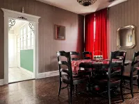 Downtown Spacious Apt with king bedroom, Formal Dining, and balcony! - 4-Star