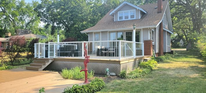 Riverfront Charmer with Character & Entertainment Ξενοδοχεία στην πόλη McHenry County