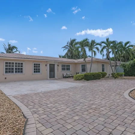 Luxury Water Front, Heated Pool & Jacuzzi, 5br