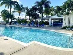 Cozy condo - stone throw away from the beach !