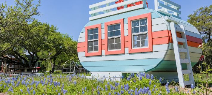 Glamping in Spicewood TX Hill Country ~ Cabin 3 The Sonnie at Green Acres バーネットのホテル
