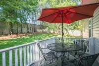 Be our guest-3-bedroom house in a great location!