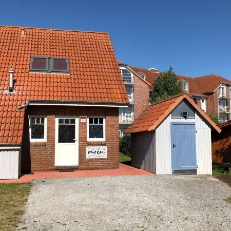 Vacation home starboard quietly located large terrace only 300m to the beach / sea