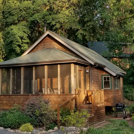 Mckenzie River Cabin at The Log Cabin Inn
